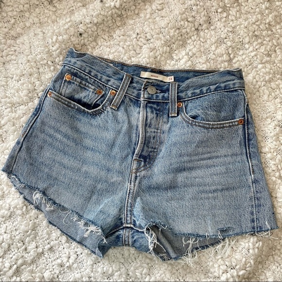 Levi’s Wedgie Cut Off Light Wash Jean Shorts 24 - Picture 1 of 7